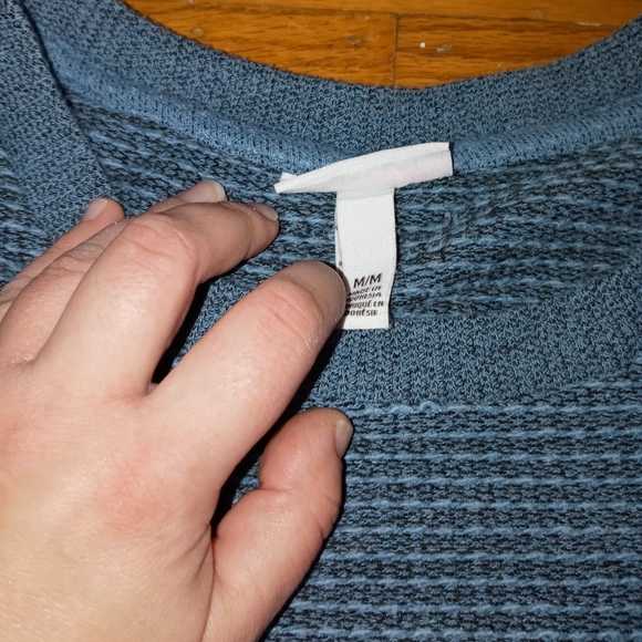 Liz Lange Maternity sweater size Medium - Picture 2 of 4